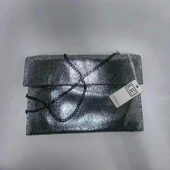 Urban Expressions Handbags - NWT!!! Urban Expressions Clutch/Crossbody/ Silver & Metallic!!